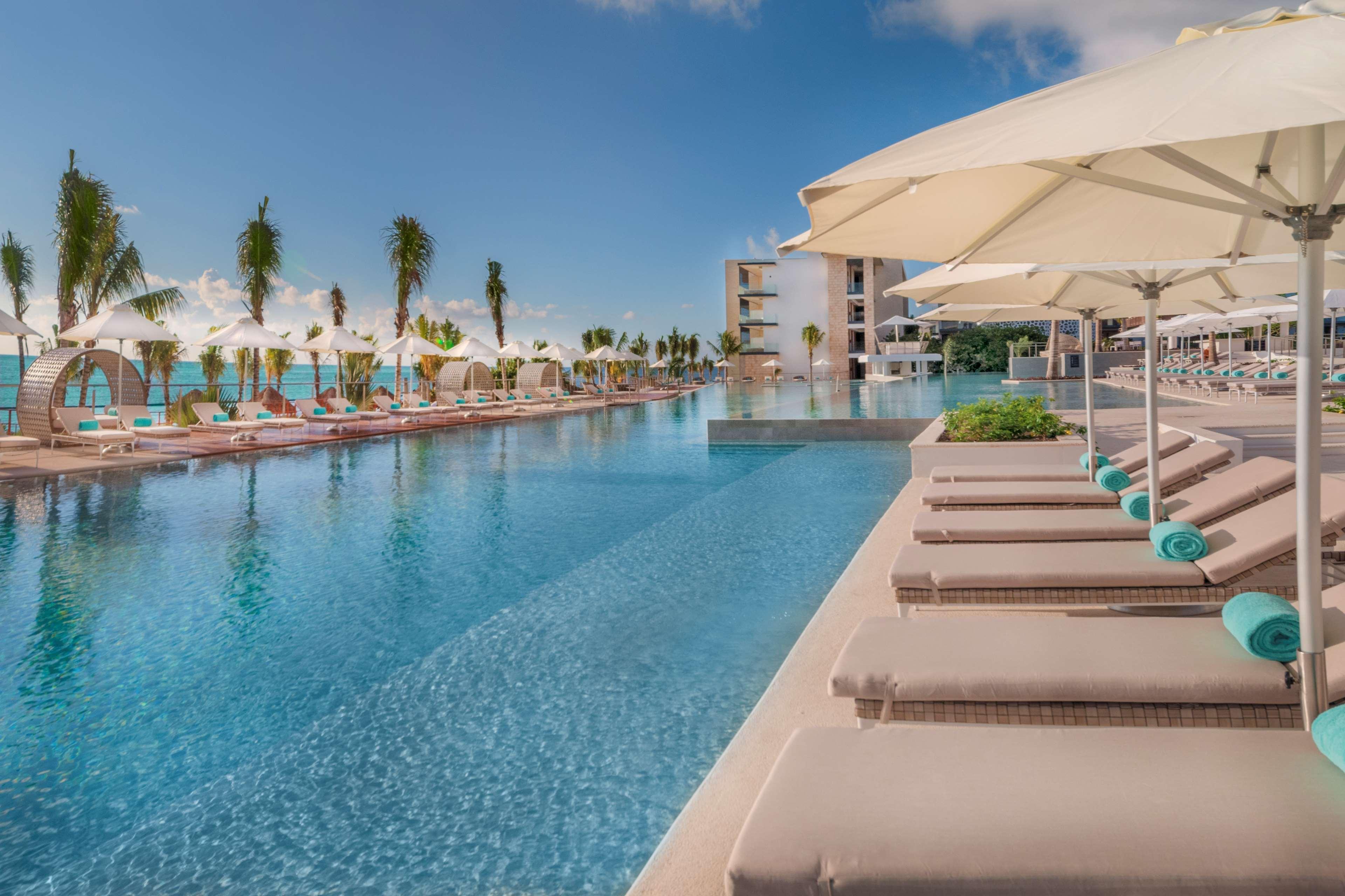 坎昆里维埃拉港口水疗度假村-全包-仅限成人 Alfredo V. Bonfil 外观 照片 The pool at the Hilton Cancun Resort