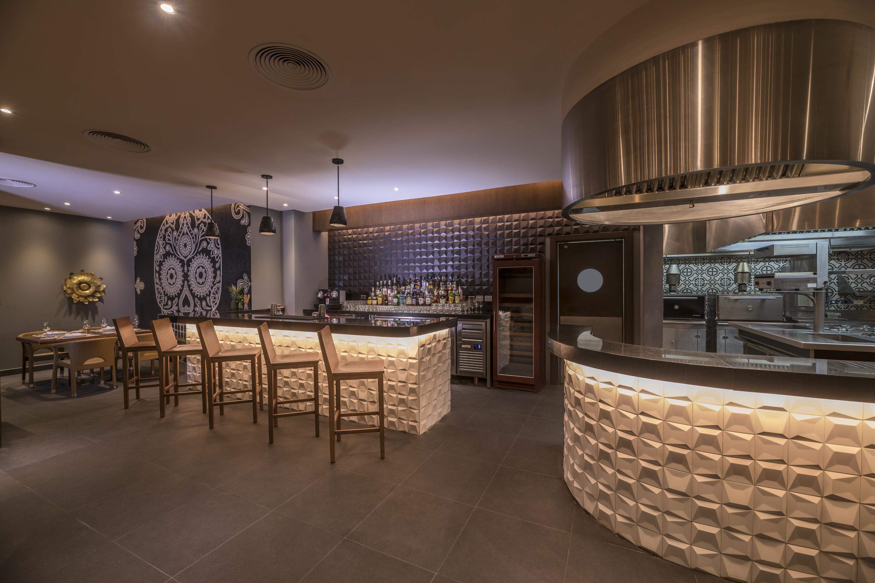 坎昆里维埃拉港口水疗度假村-全包-仅限成人 Alfredo V. Bonfil 外观 照片 The bar at the restaurant