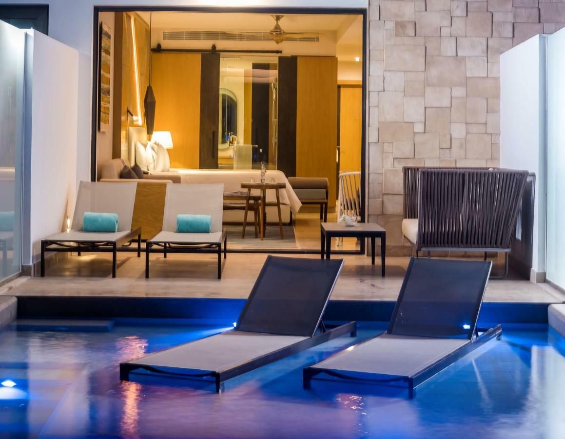 坎昆里维埃拉港口水疗度假村-全包-仅限成人 Alfredo V. Bonfil 外观 照片 A pool villa at the hotel