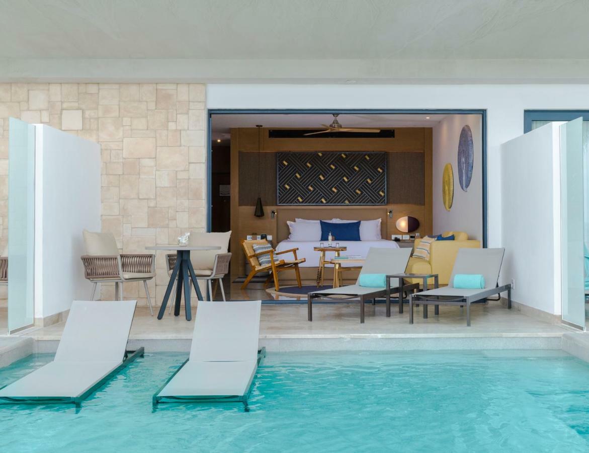 坎昆里维埃拉港口水疗度假村-全包-仅限成人 Alfredo V. Bonfil 外观 照片 A swim-up room at the Hard Rock Hotel